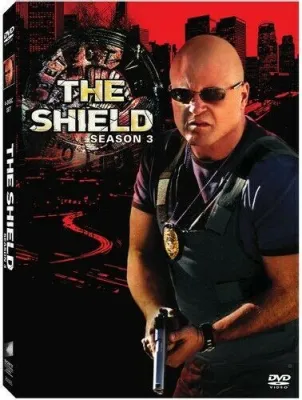 The Shield - Ein düsteres Polizendrama über Moral und Korruption mit Michael Chiklis in der Hauptrolle!